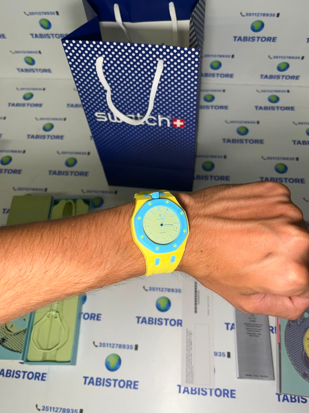 Swatch x Audemars Piguet Royal Pop "Blaue Acht"